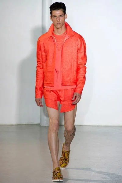 Look 17